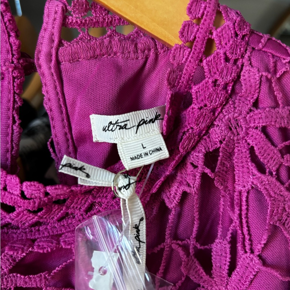 Gorgeous Lace Top - Picture 3 of 4